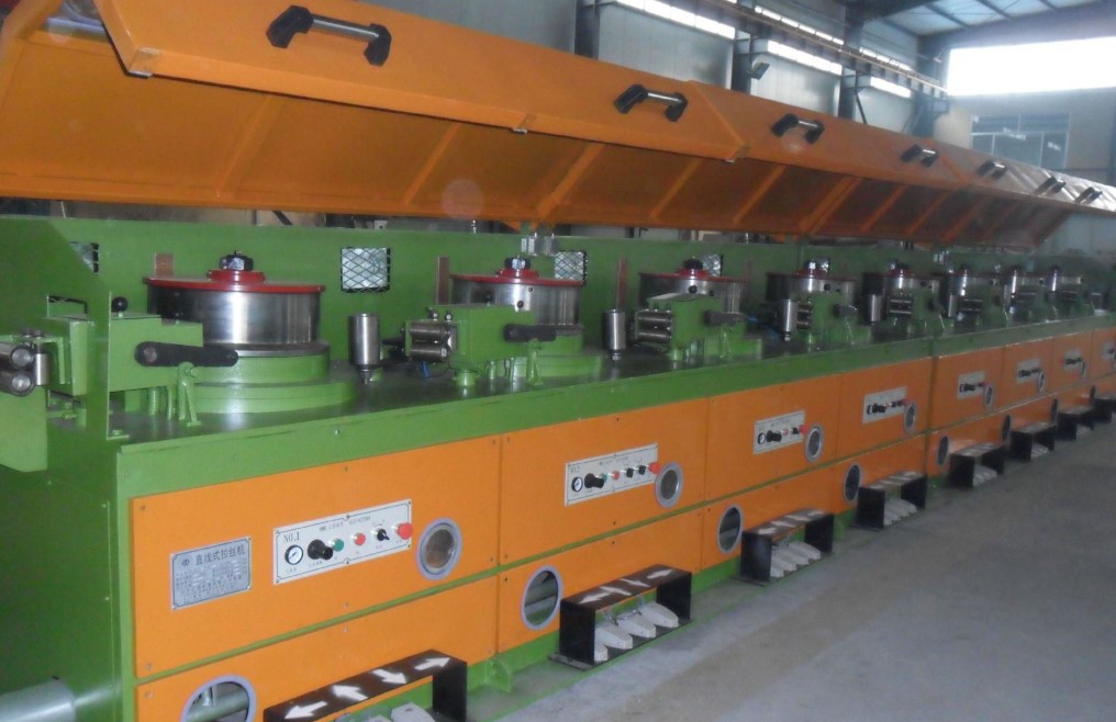 “直列式拉絲機(jī)是如何應(yīng)用變頻器優(yōu)化生產(chǎn)效率？”